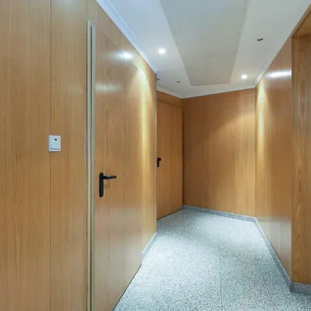 Appartement Deluxe Modern Flat With Balcony By Host Wise *