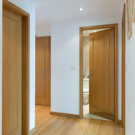 Appartement Deluxe Modern Flat With Balcony By Host Wise