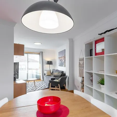 Appartement Deluxe Modern Flat With Balcony By Host Wise