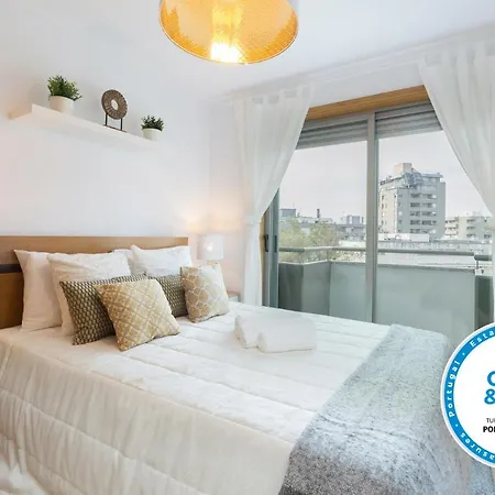Deluxe Modern Flat With Balcony By Host Wise *