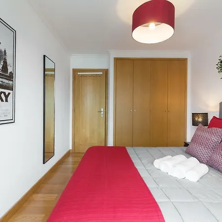 Deluxe Modern Flat With Balcony By Host Wise Apartment