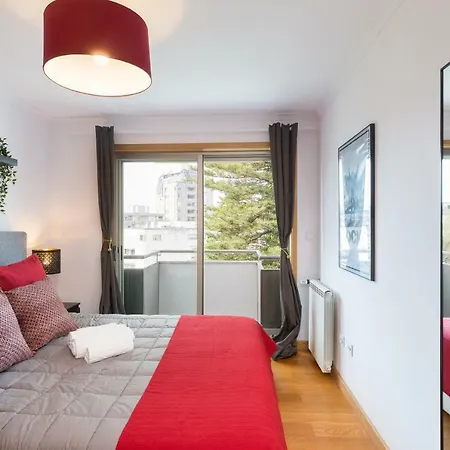 Apartment Deluxe Modern Flat With Balcony By Host Wise *