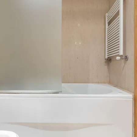 Deluxe Modern Flat With Balcony By Host Wise * Porto