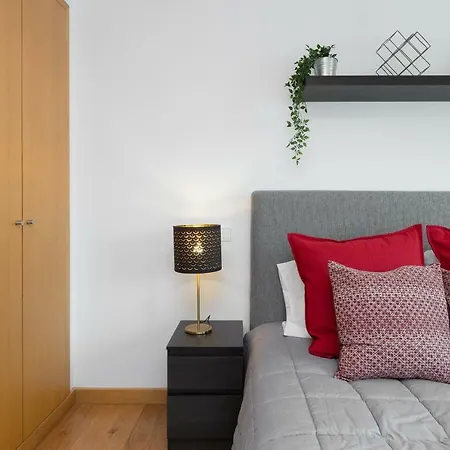 Deluxe Modern Flat With Balcony By Host Wise Apartment Porto