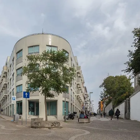 Deluxe Modern Flat With Balcony By Host Wise Apartment