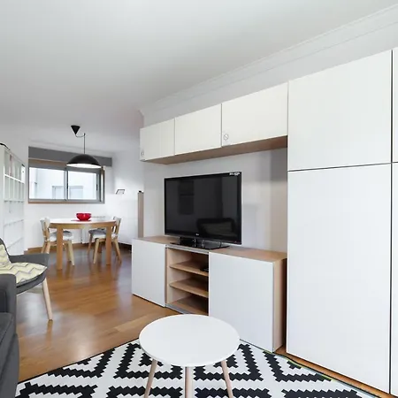 Deluxe Modern Flat With Balcony By Host Wise *