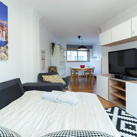 Deluxe Modern Flat With Balcony By Host Wise *