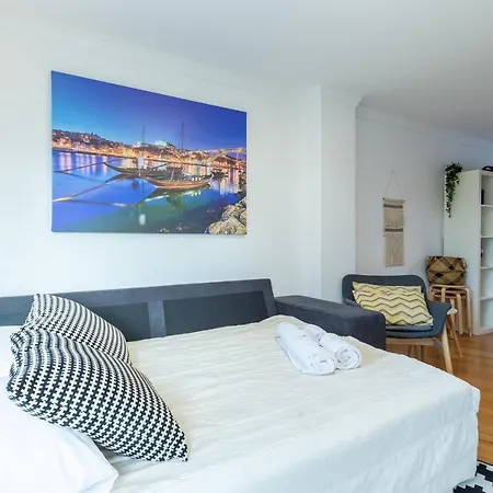 Deluxe Modern Flat With Balcony By Host Wise Apartment Porto